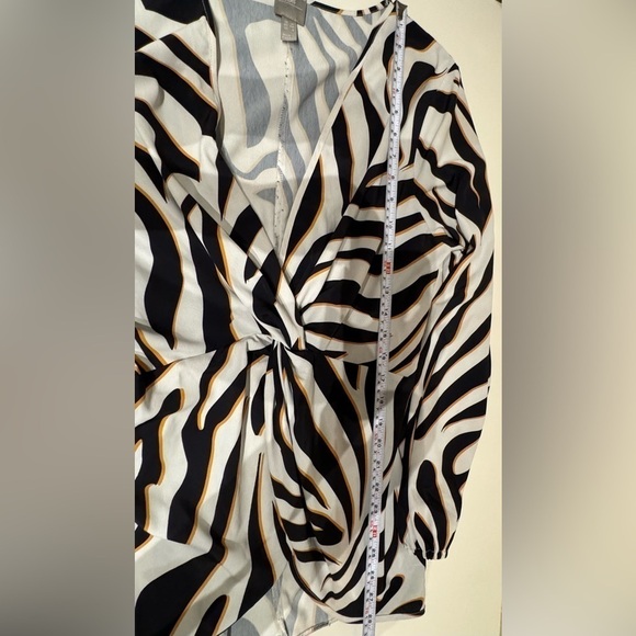 ASOS Women’s Zebra Print Long Sleeve Deep V-Neck Blouse Size 8 - Picture 14 of 14